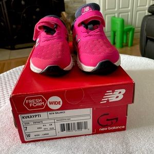 New Balance Toddler Girls Sneakers. (7W)
